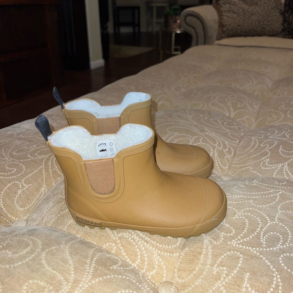 Ziggy Thermo Rain Boot Golden Caramel color 
€59.00 EUR* =$63.48 US Dollars